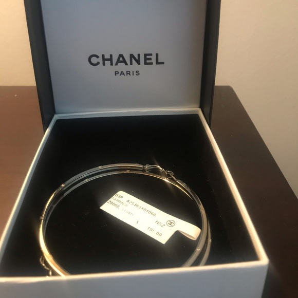 CHANEL Jewelry - Chanel Hoop earrings